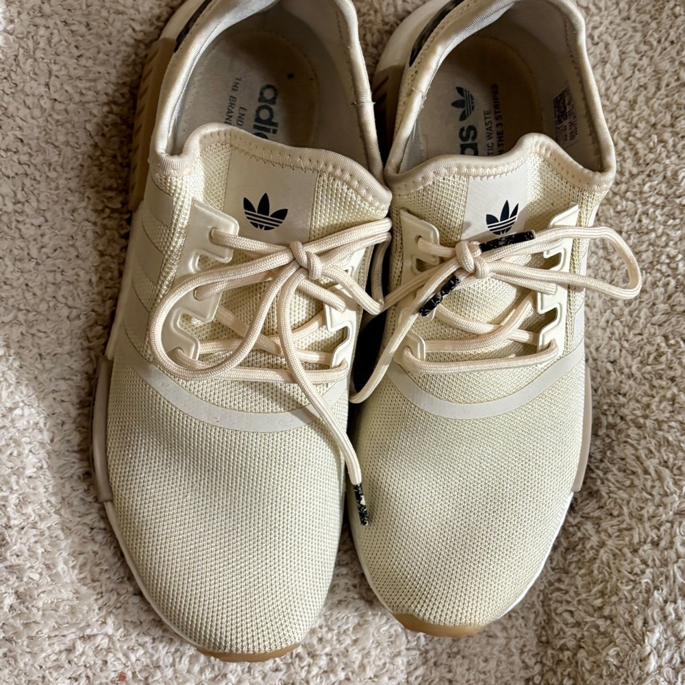 8.5W adidas Neutral Cream Mesh Trefoil Sneakers used in great condition